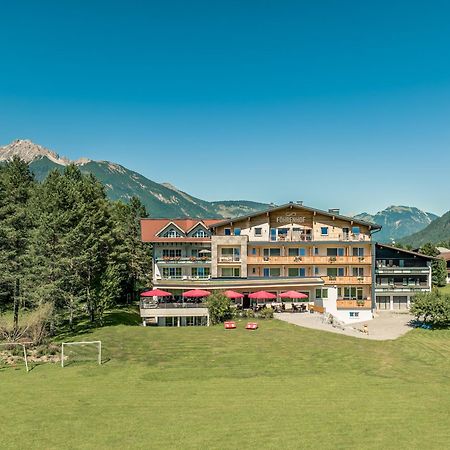 Hotel Foehrenhof Stanzach Exterior foto